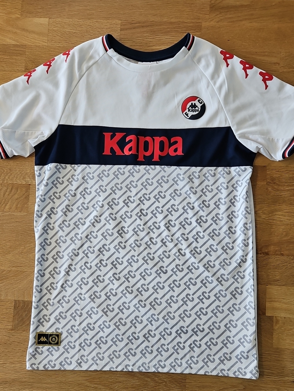 Kappa White Navy & Red Logo  Soccer Jersey - Mens Medium
